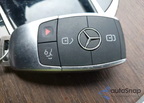 2019 Mercedes-Benz C 300 4Matic z USA, uszkodzony, nr VIN WDDWF8EB7KR514823